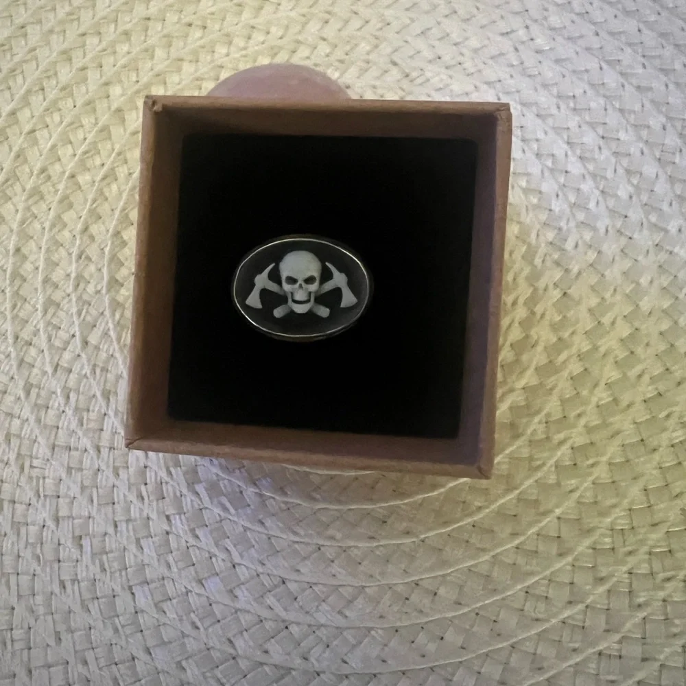 Solid .925 Sterling Pirate Black Skull and Crossbones Ring - Picture 3 of 7